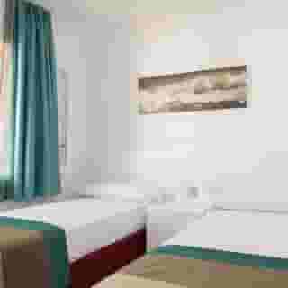 Ona Aucanada Club, 3 of 5