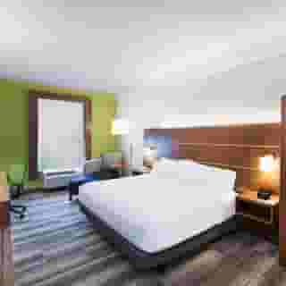 Holiday Inn Express & Suites Houston Memorial Park, 2 of 5