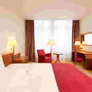 Steglitz International, 4 of 5