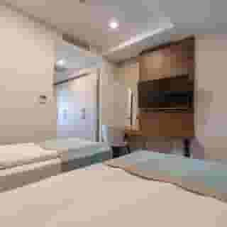 Side Moon Palace, 2 of 5