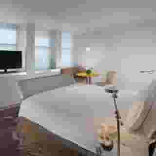 Sanderson London, 4 of 5