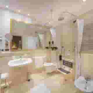 A La Commedia, 4 of 5