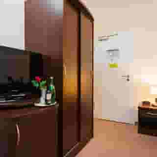 Upper Room Hotel, 3 of 5