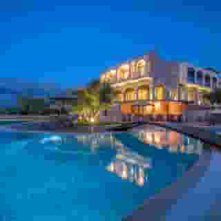 Elegance Luxury Executive Suites – Adults Only (16+), 2 of 5