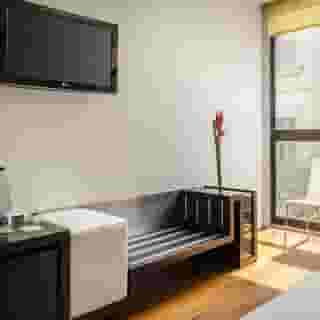 Ikonik Angli, 2 of 5