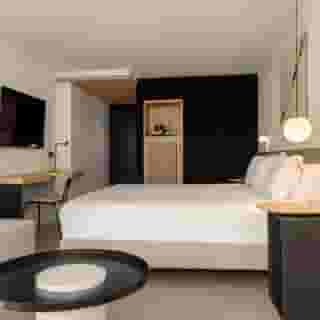 HM Jaime III, 2 of 5