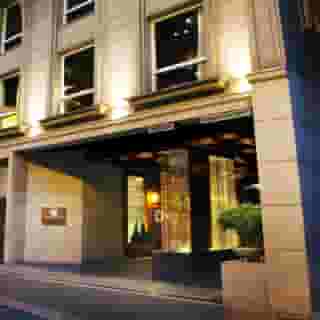 The Luxe Manor, 1 of 5