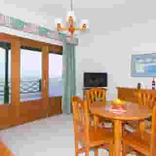 La Avenida Apartments, 2 of 5