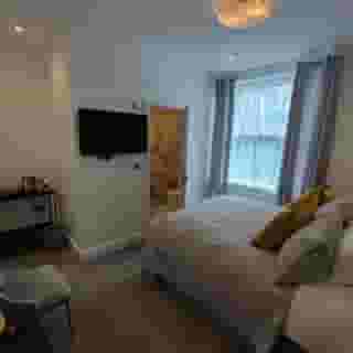 Ashfield Altrincham, 4 of 5