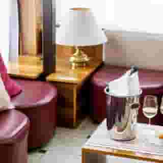 Hotel Meeting, 4 of 5