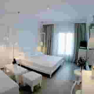 White Suites  - Adult Only, 4 of 5
