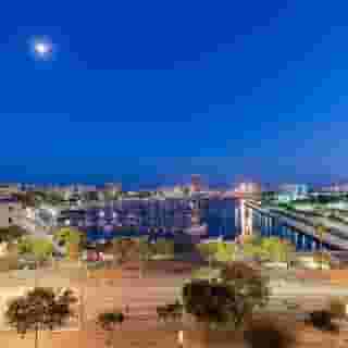 H10 Port Vell, 1 of 5