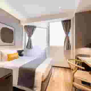 Dash Living On Prat, 5 of 5