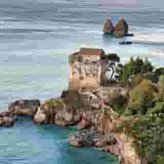 Lloyd's Baia, 2 of 5