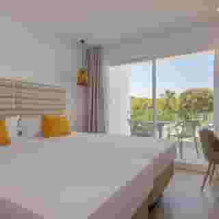 HM Isabela – Adults Only (18+), 6 of 6