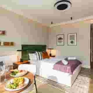 Vagabond Broadway, 2 of 5