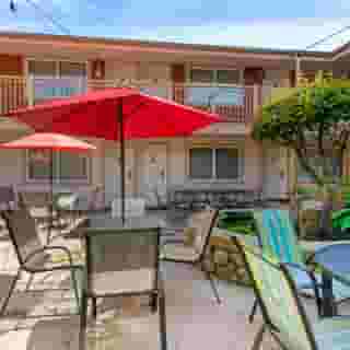 Econo Lodge Inn & Suites N. Vancouver, 1 of 5