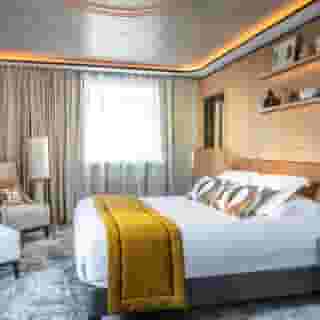 Pullman Lyon, 3 of 5