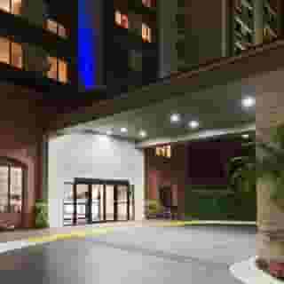 Holiday Inn Express & Suites Nearest Universal Orlando, 1 of 5