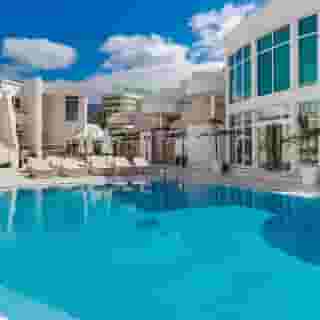 Flamingo Suites, 2 of 5