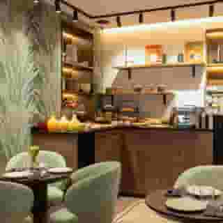 Hotel Theoreme, 3 of 5