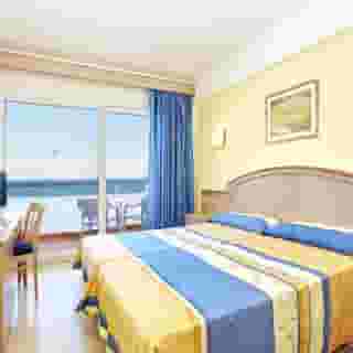 Universal Castell Royal, 3 of 5