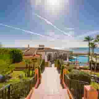 Macdonald Dona Lola, 3 of 5