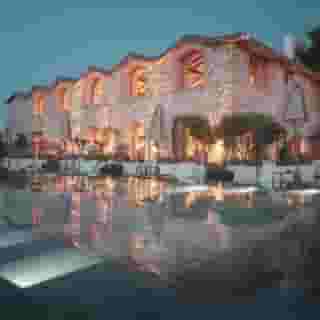 Ruins Luxury Resort, 1 of 5