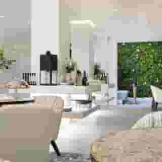 Hotel Dress Code, 1 of 5