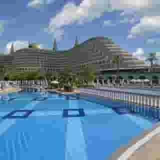 Delphin Imperial, 2 of 5