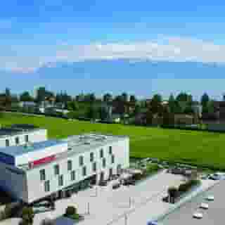 Starling Lausanne, 3 of 5