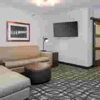 Embassy Suites by Hilton Dallas Love Field, 3 of 5