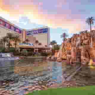 The Mirage, 2 of 5