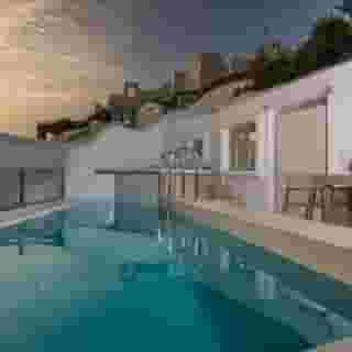 Elite Luxury Suites, 3 of 5