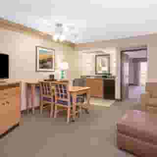 Embassy Suites by Hilton Phoenix Biltmor, 3 of 5