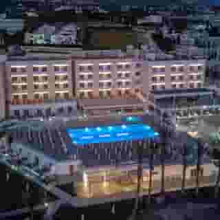 Queens Bay Hotel, 2 of 5