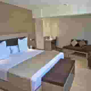 Catalonia Atenas, 2 of 5