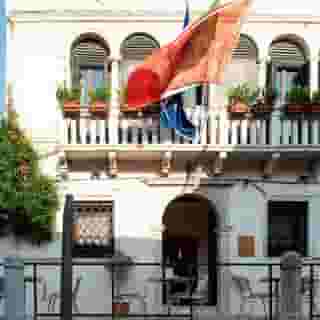 Sonder Salute Palace, 3 of 5