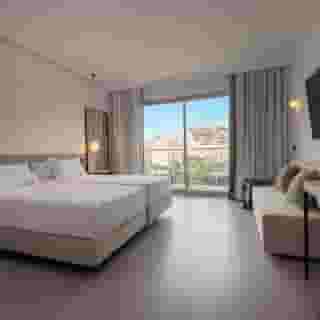 HM Jaime III, 4 of 5