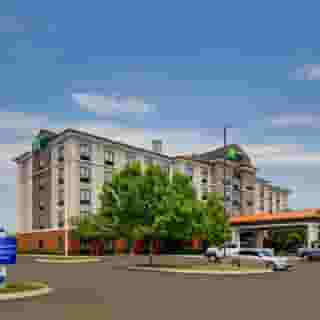 Holiday Inn Express & Suites Nashville-Opryland, 3 of 5