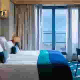 Le Cafe de Paris, 2 of 5