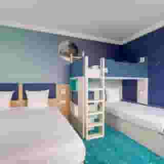 Grand Magic Hotel, 4 of 5