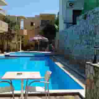 Lola Apartments, 3 of 5