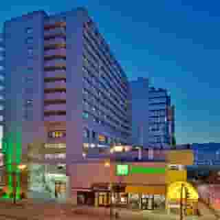 Holiday Inn Vancouver-Centre (Broadway), 2 of 5