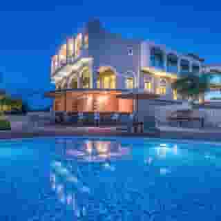 Elegance Luxury Executive Suites – Adults Only (16+), 3 of 5