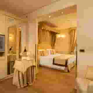 A La Commedia, 5 of 5