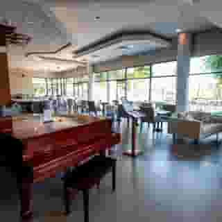 Executive Suites Hotel Metro Vancouver Burnaby, 2 of 5