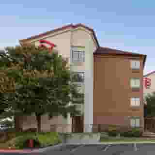 Red Roof Plus+ Austin South, 2 of 5