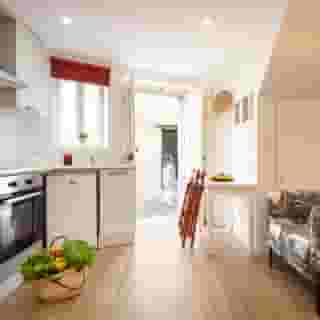 Alfama Yellow House, 4 of 5