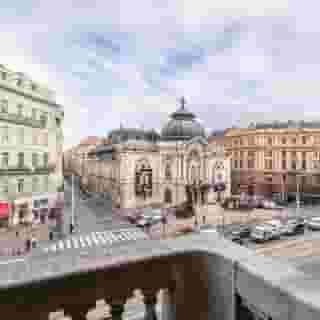 Full Moon Budapest, 3 of 5